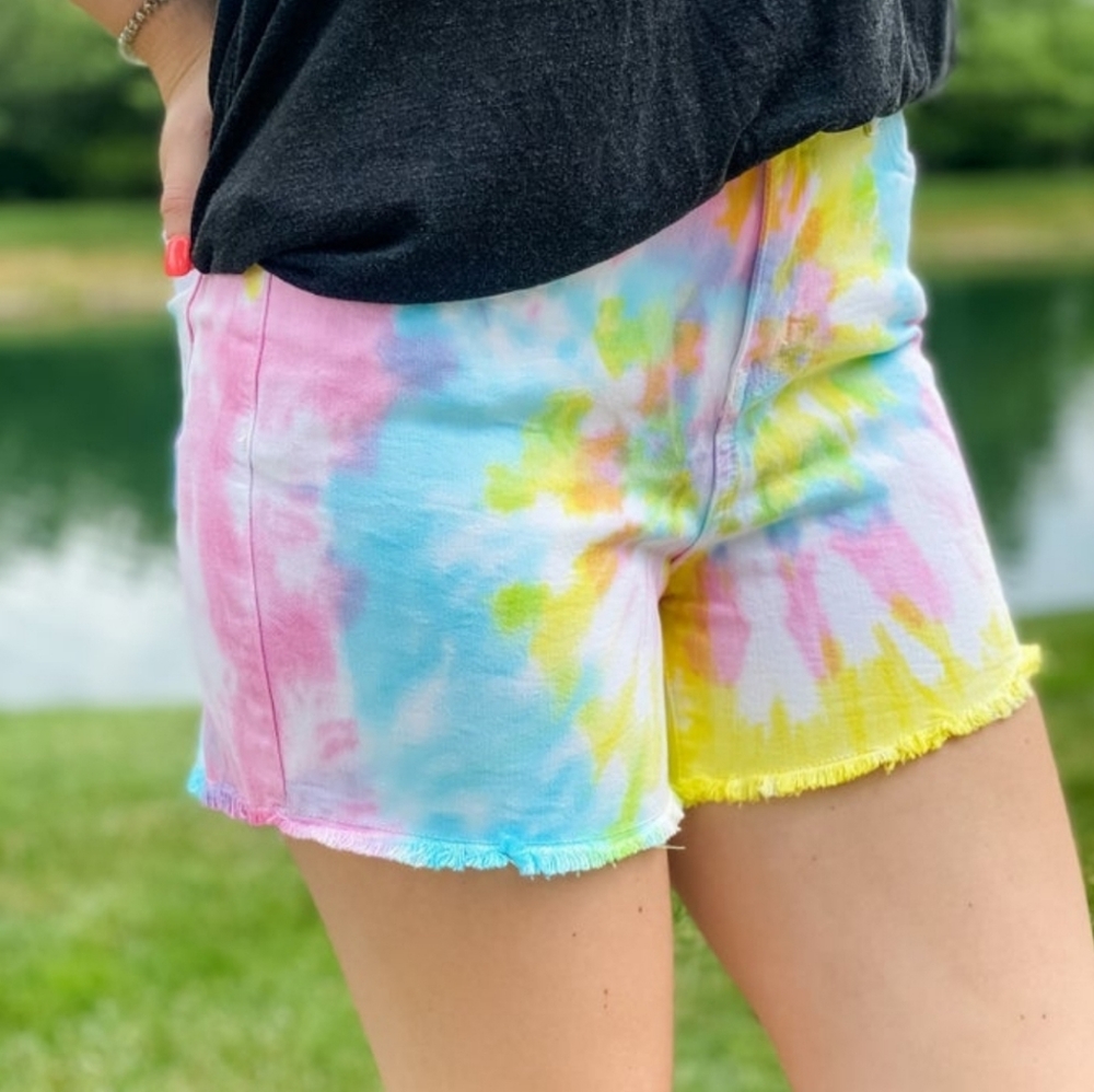 Judy Blue Tie Dye Shorts, 1X. Perfect Condition